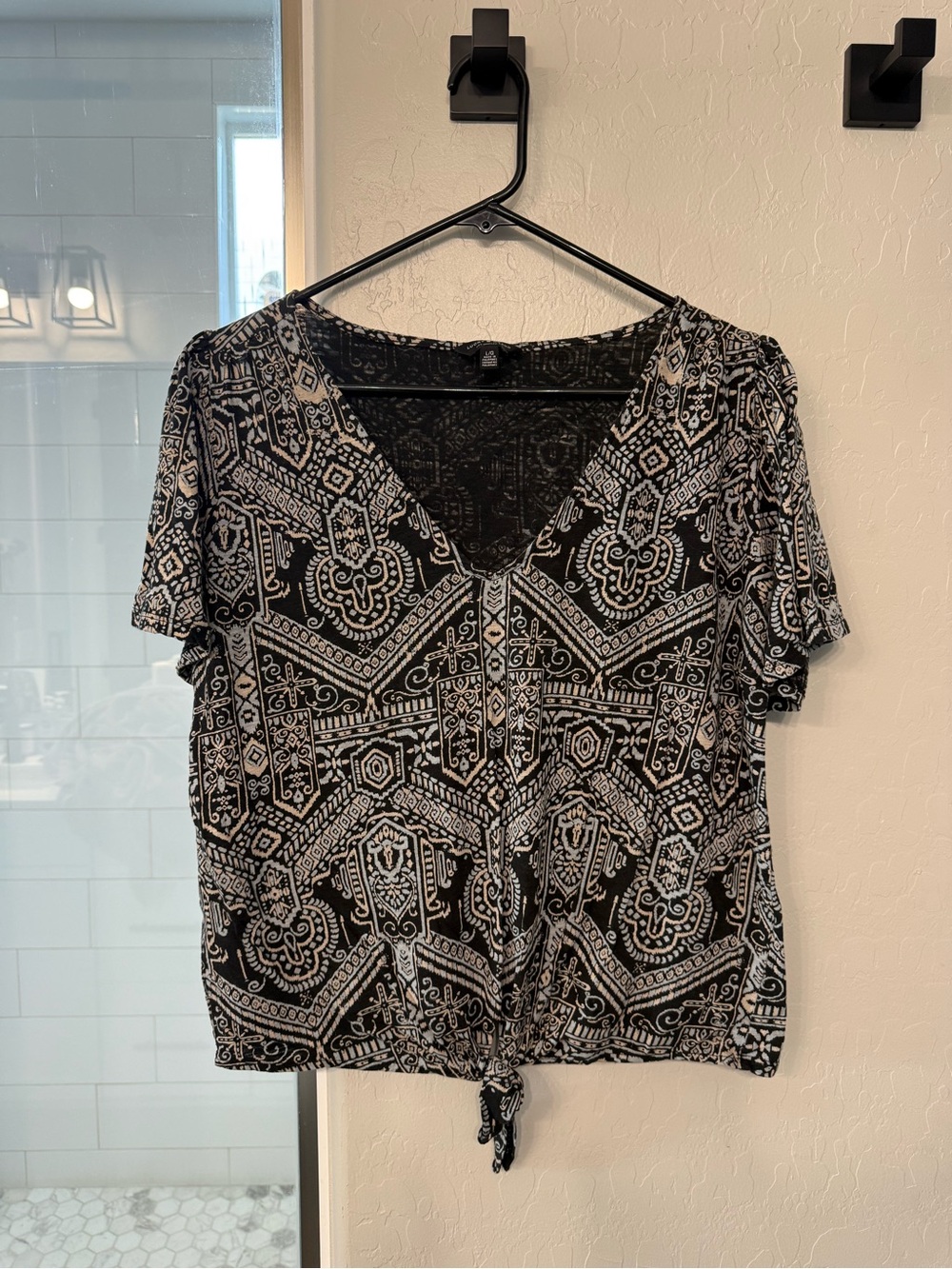 Lucky Brand Black and White Geometric Tie-Front V-Neck Top
